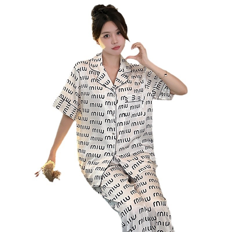 Ženski ice silk set za spavanje – kardigan stil, visokokvalitetan izgled, lagana tkanina 121–140 g/m², rever ovratnik, poliester 90–95%