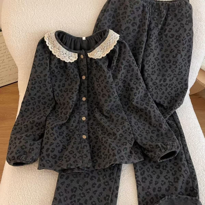 Pijamski set – Derong velvet kardigan s čipkom, dugi rukavi, okrugli izrez, 90-95% poliester, 201-250 g/m2
