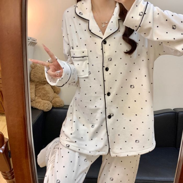 Pidzama set od coral fleece, cardigan s reverom, dugi rukavi i duga hlača, pogodno za nošenje izvan kuće zima 2025