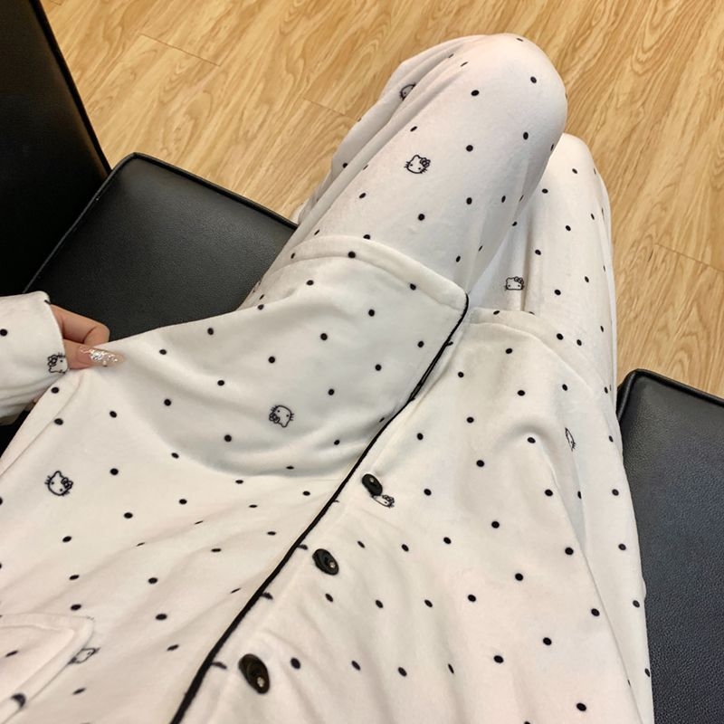 Pidzama set od coral fleece, cardigan s reverom, dugi rukavi i duga hlača, pogodno za nošenje izvan kuće zima 2025
