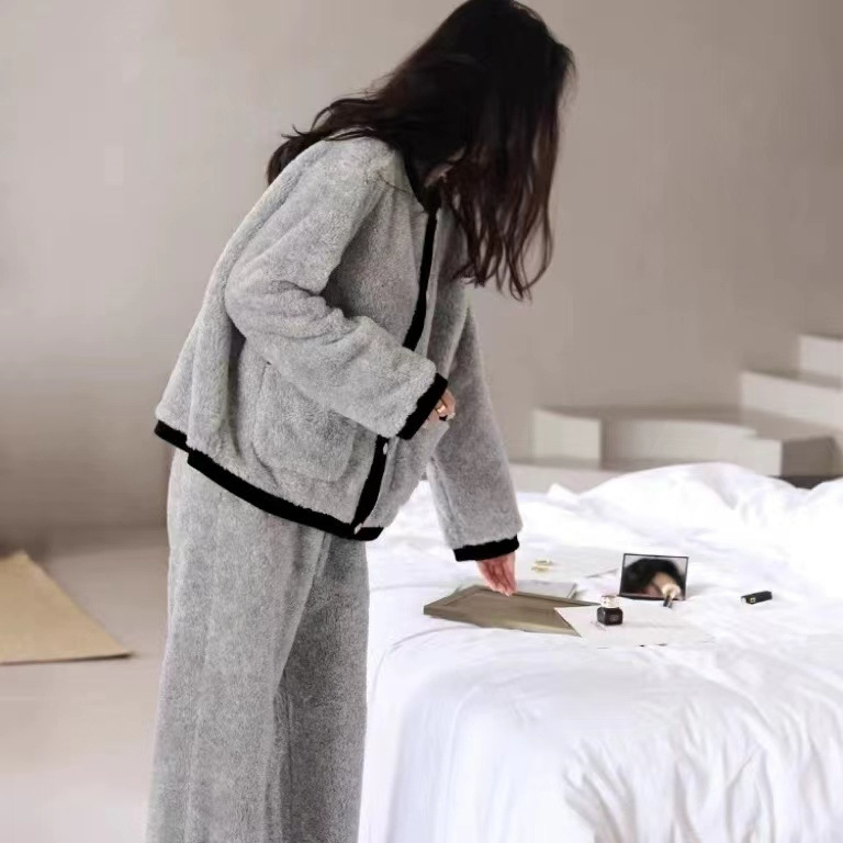 Set pidžama od velura, cardigan s okruglim ovratnikom, fleece podstava, dugi rukavi, hlače.