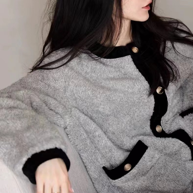 Set pidžama od velura, cardigan s okruglim ovratnikom, fleece podstava, dugi rukavi, hlače.