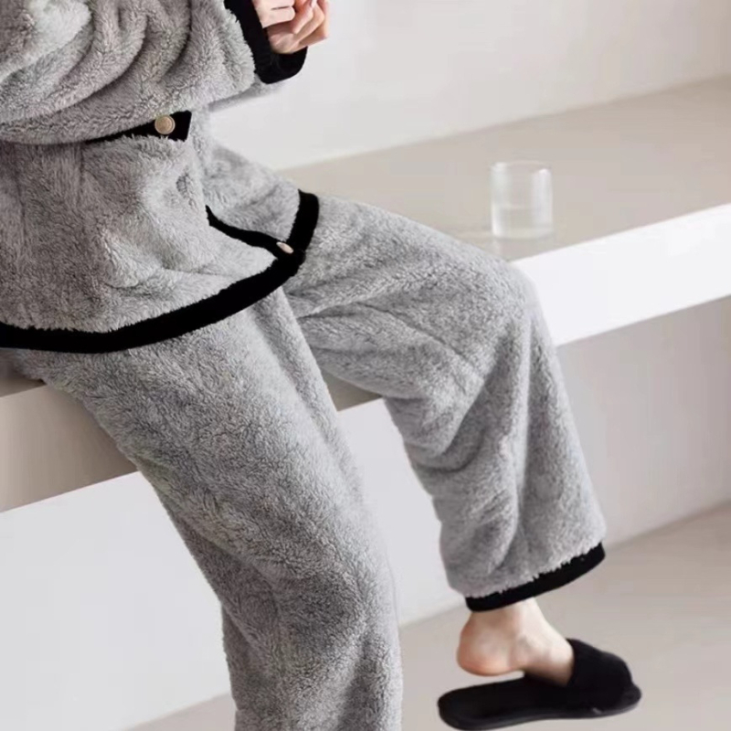 Set pidžama od velura, cardigan s okruglim ovratnikom, fleece podstava, dugi rukavi, hlače.
