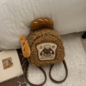 Ghiozdan din pluș, stil street, lansare iarnă 2025, căptușeală poliester, închidere cu fermoar.