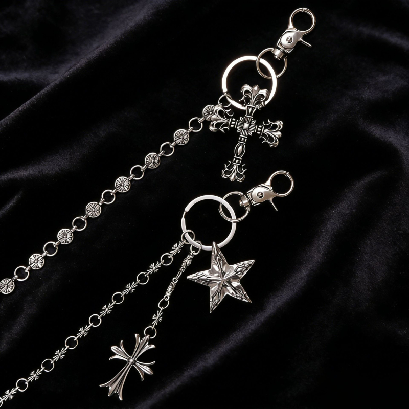 Strukovni lanac s križnim privjeskom u euro-američkom stilu i privjeskom petokrake zvijezde, cinkova legura, jedna petlja, duljina 105 cm