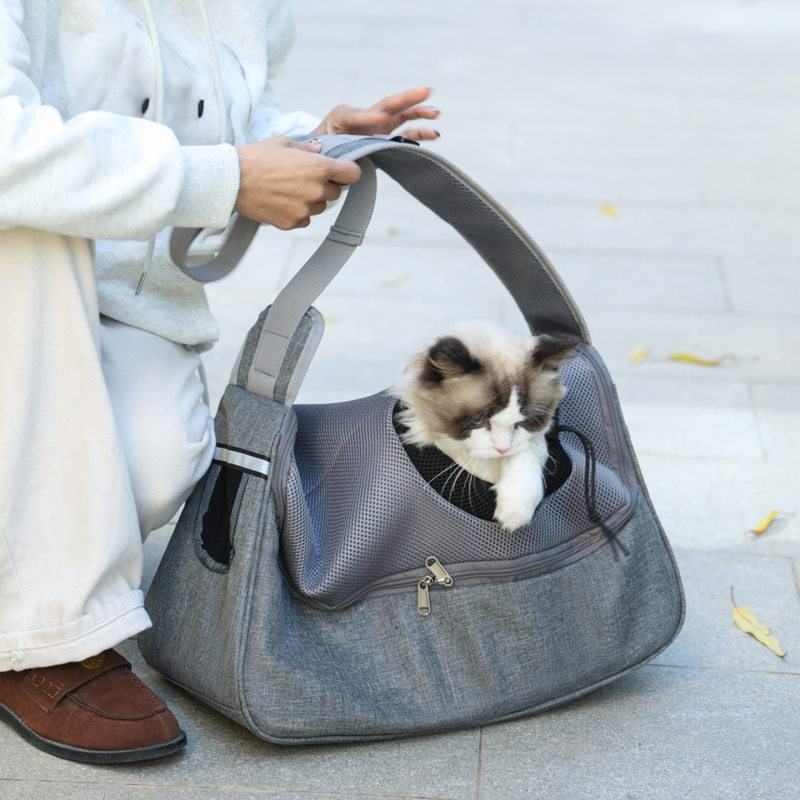 Torba za mačke s crossbody dizajnom, prozračno Oxford platno, Moorpet marka, uzorak Solid (Materijal: Oxford platno; Marka: Moorpet; Uzorak: Solid; Krutost: srednja do meka)
