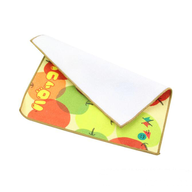Dječji kvadratni ručnik s prilagođenom digitalnom tiskom toplinskog prijenosa, ultra fina vlakna, 255 GSM, prilagođena slika/logotip