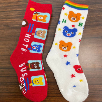 Gyerekeknek pamut zoknik, vastagodott, középmagos szárú, karikatúra mintával, melegek télen