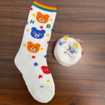 Gyerekeknek pamut zoknik, vastagodott, középmagos szárú, karikatúra mintával, melegek télen