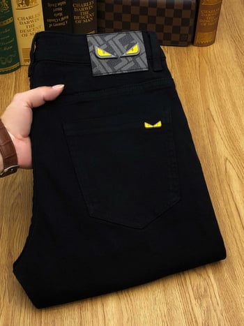 Muške traperice ravnog kroja, srednji pojas, zip, pet džepova, gradski stil