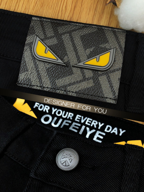 Muške traperice ravnog kroja, srednji pojas, zip, pet džepova, gradski stil