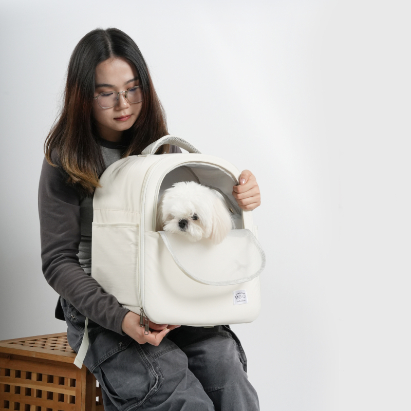 Ruksak za kućne ljubimce - materijal: kompozitna tkanina i debeli pjenu; kapacitet: psi do 5 kg / mačke do 7,5 kg; tvrdoća: srednja; kategorija: torba/kutija za kućne ljubimce