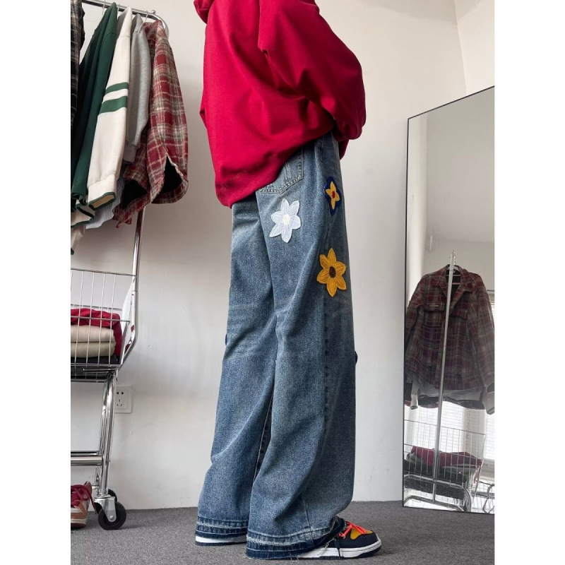 Férfi farmernadrág lazán vágott egyenes szabás, középmagas derék, gombos zárás, teljes hossz, 60–80% pamut