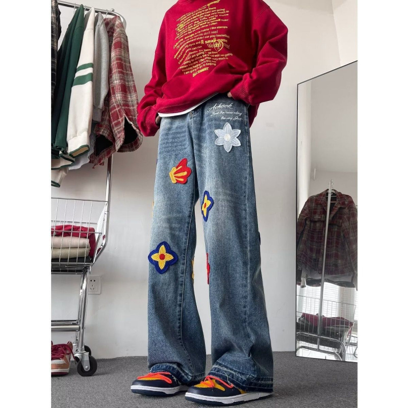 Férfi farmernadrág lazán vágott egyenes szabás, középmagas derék, gombos zárás, teljes hossz, 60–80% pamut