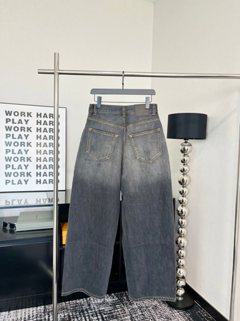 Szabad, bő szabású farmernadrág, splash ink mintával, középtalpas derék, gombos záródás, kőmosott, 90% pamut