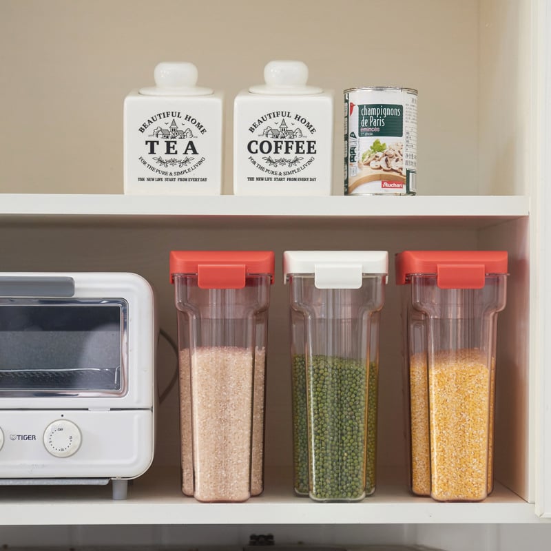 Spremnik za žitarice s hermetičkim zatvaranjem, otporan na vlagu i insekte, od PP plastike, kapacitet ispod 4 L, mogućnost tiskanja logotipa