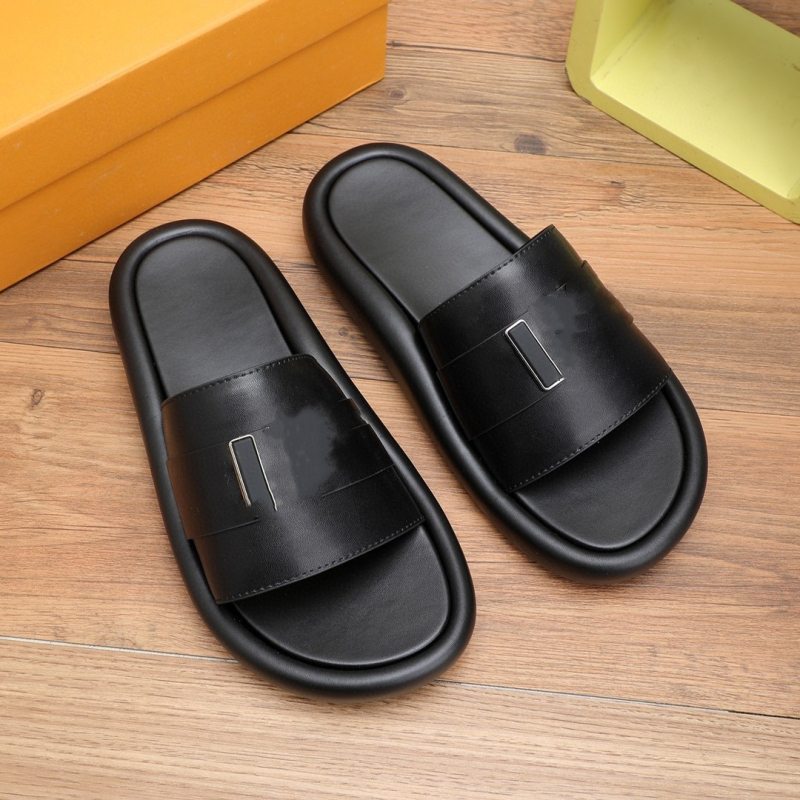 Férfi bőrszandál nyílt lábujjjal, felső rész bőr, gumírozott talp, lélegző és csúszásmentes