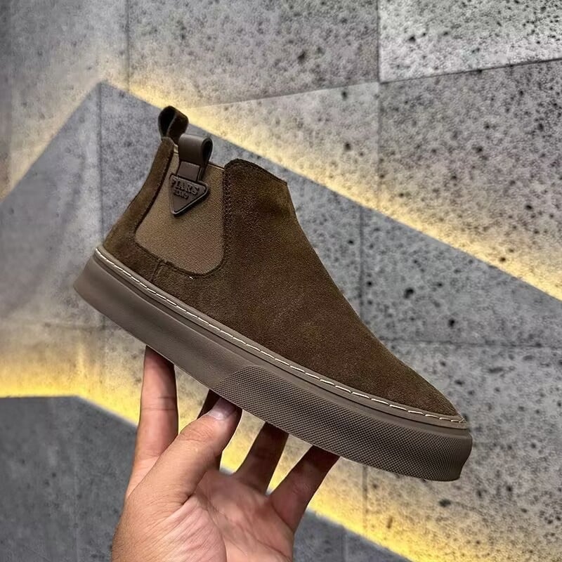 Férfi velúr magas szárú Chelsea csizma textil béléssel, gumitalppal, PU talpabetéttel, középmagas szár, melegen tart