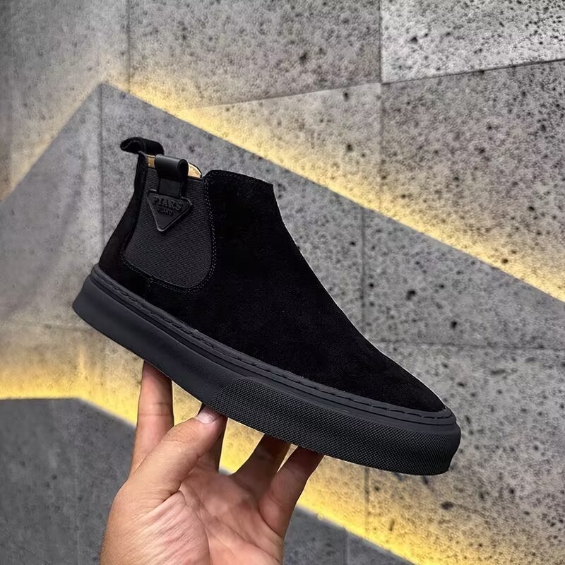 Férfi velúr magas szárú Chelsea csizma textil béléssel, gumitalppal, PU talpabetéttel, középmagas szár, melegen tart