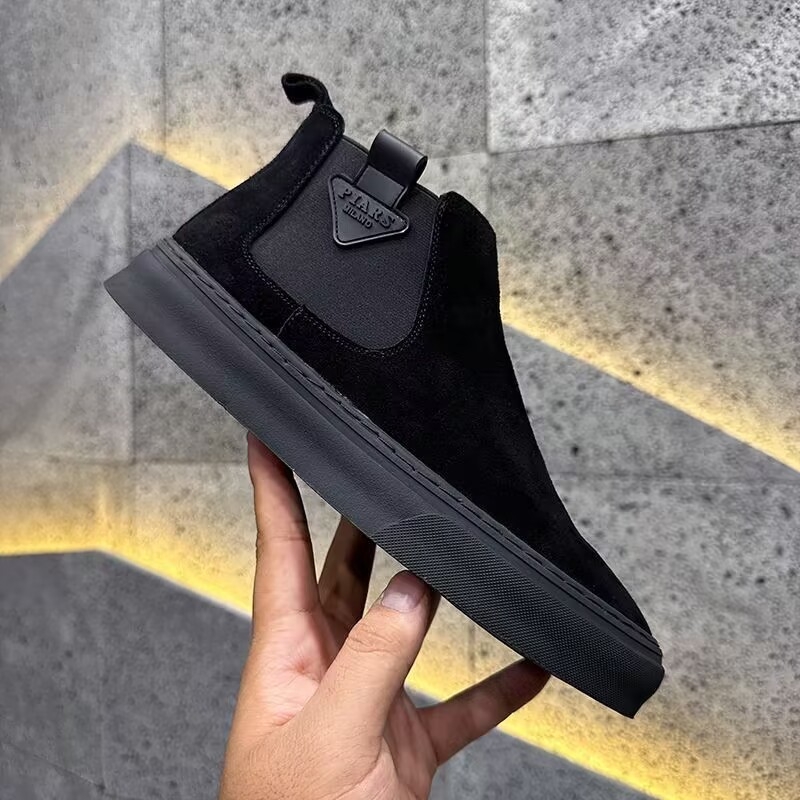 Férfi velúr magas szárú Chelsea csizma textil béléssel, gumitalppal, PU talpabetéttel, középmagas szár, melegen tart