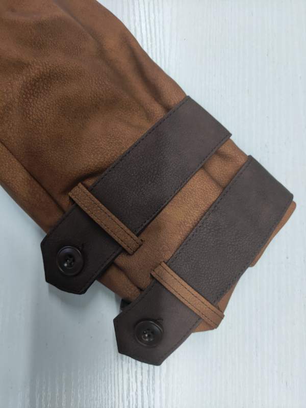 PU bőrből készült kabát, poliészter bélés, brit stílus, lazább szabás, egysoros gombolás