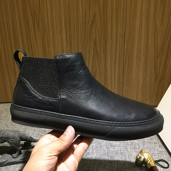 Muške Chelsea čizme od prave kože, bez vezivanja, okrugli vrh, gumena potplata, srednja visina pete 3–5 cm