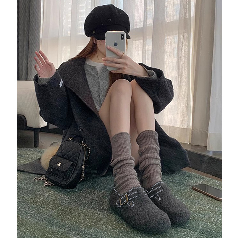 Filc női lapos cipő belső 6 cm-es magasságnöveléssel, kerek orr, filc felsőrész, filc bélés, gumi talp