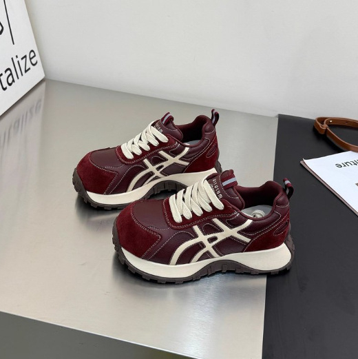 Adidași pentru femei cu căptușeală din fleece, talpă din cauciuc groasă, înălțime înaltă, închidere cu șiret în față, partea superioară din piele sintetică