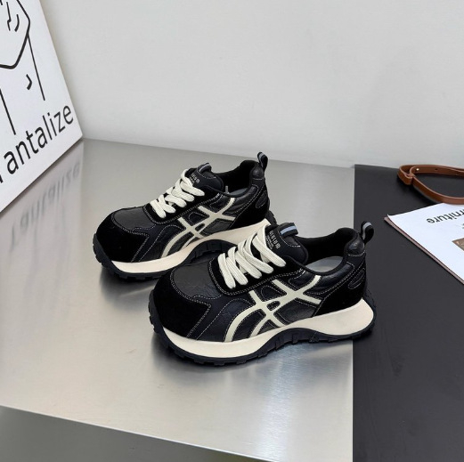 Adidași pentru femei cu căptușeală din fleece, talpă din cauciuc groasă, înălțime înaltă, închidere cu șiret în față, partea superioară din piele sintetică