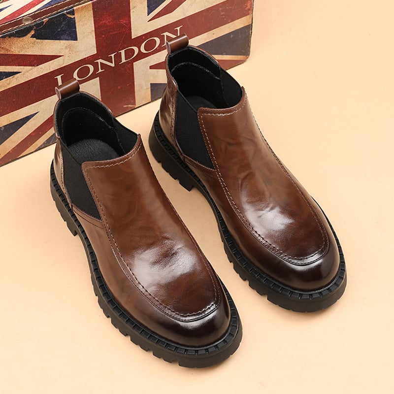 Chelsea csizmák, felső rész split bőrből, velúr felület, kerek orr, gumitalp, középmagas sarka 3–5 cm, brit stílus, magasság növelő funkció, 2025 ősz