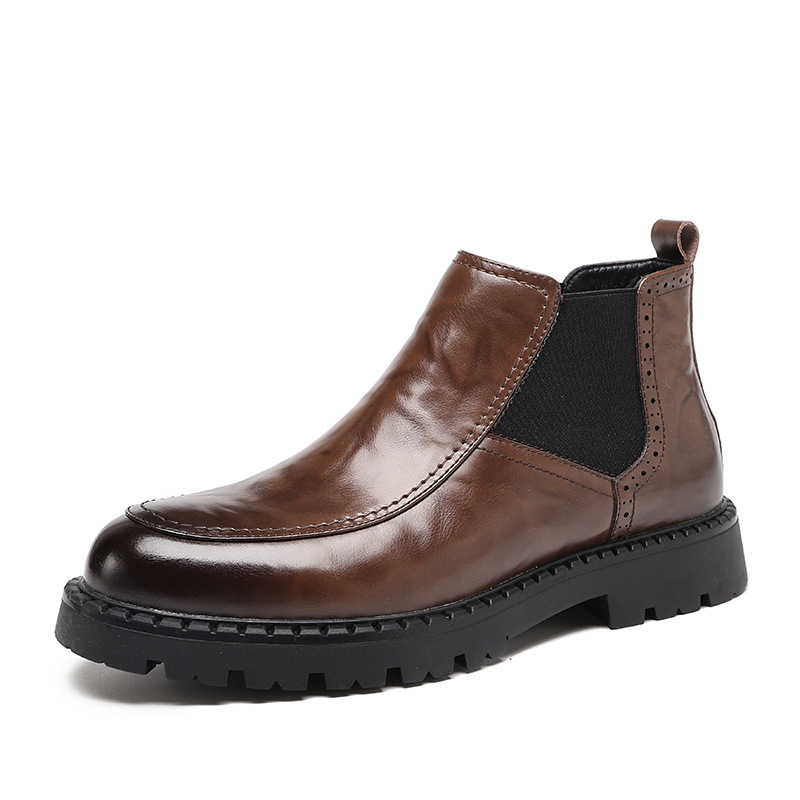 Chelsea csizmák, felső rész split bőrből, velúr felület, kerek orr, gumitalp, középmagas sarka 3–5 cm, brit stílus, magasság növelő funkció, 2025 ősz