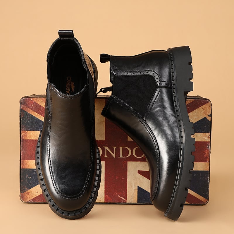 Chelsea csizmák, felső rész split bőrből, velúr felület, kerek orr, gumitalp, középmagas sarka 3–5 cm, brit stílus, magasság növelő funkció, 2025 ősz