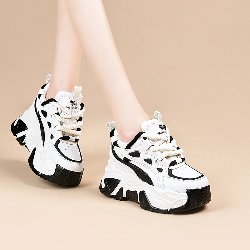 Ženske tenisice u stilu dad shoes, s povećanjem visine, wedge petom 6-8 cm, gornji dio od Super Fiber, vezanje šnirkama