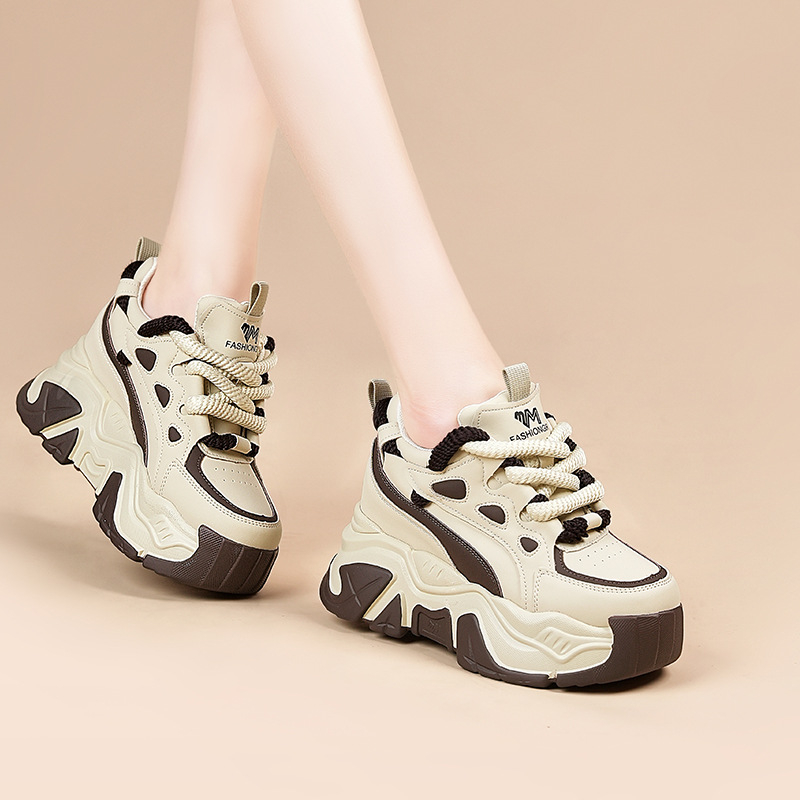 Ženske tenisice u stilu dad shoes, s povećanjem visine, wedge petom 6-8 cm, gornji dio od Super Fiber, vezanje šnirkama