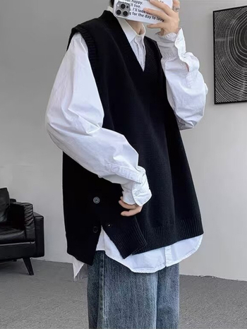 Kötött V-nyakú mellény, ujjatlan, lazán szabott, minimalist stílus, gyapjú 30–35%