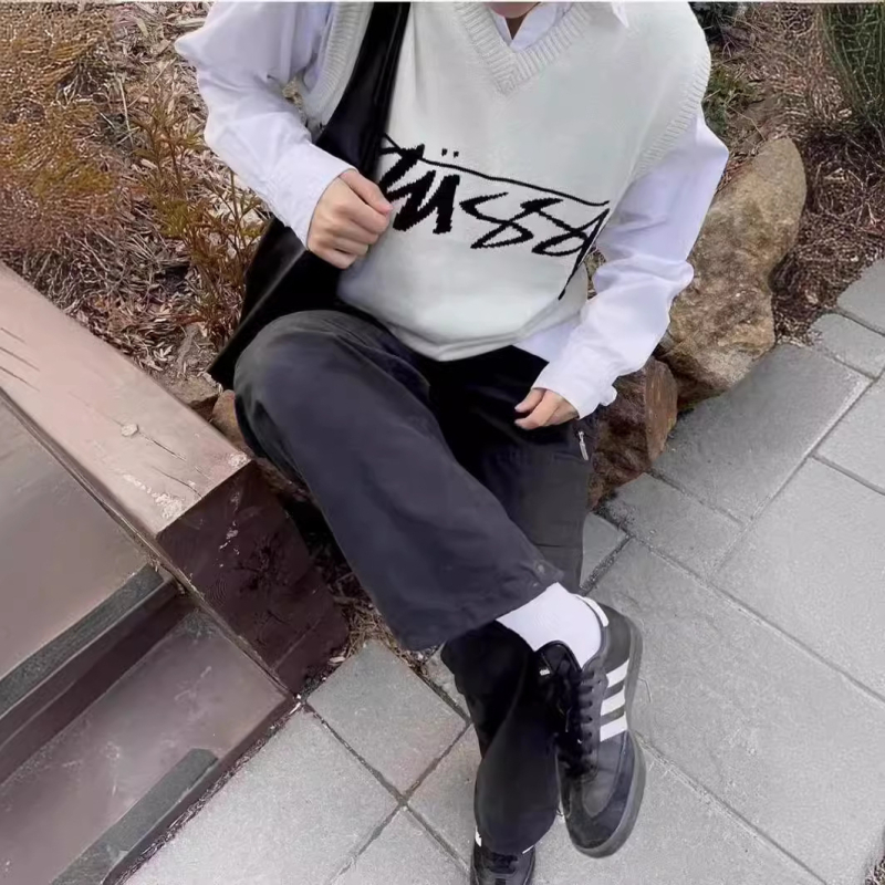 Uniszex kötött mellény személyre szabott betűlogóval, koreai stílusú, laza szabás, ujj nélküli, V-nyakú, jacquard egyszínű