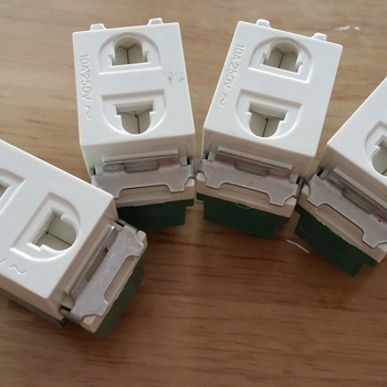 Modul priză cu două găuri și împământare, 10A, 1 pol, contacte din cupru, rezistent la umiditate