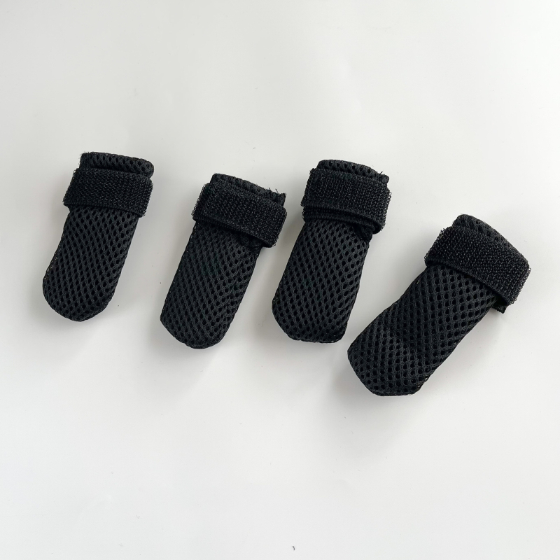 Macska mancsvédő zoknik — egyszínű poliészter, kötött anyag, domborított mintázat, minden évszakban viselhető, mindennapi stílusú háziállat cipő