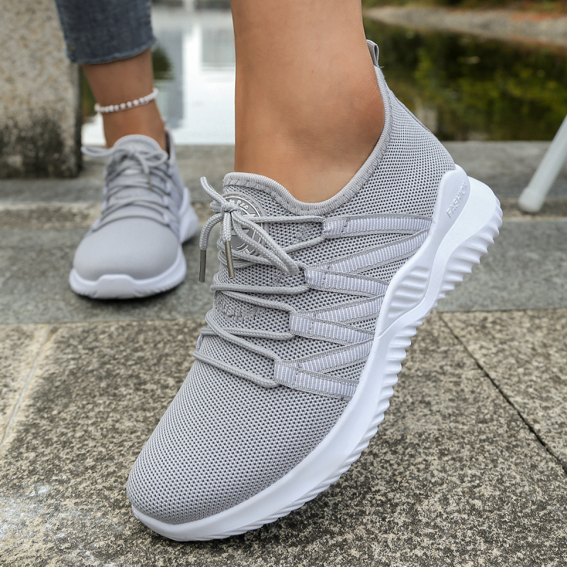 Prozračne mrežaste slip-on tenisice za muškarce i žene – lagane, okrugli vrh, gumeni potplat, srednja peta 3–5 cm