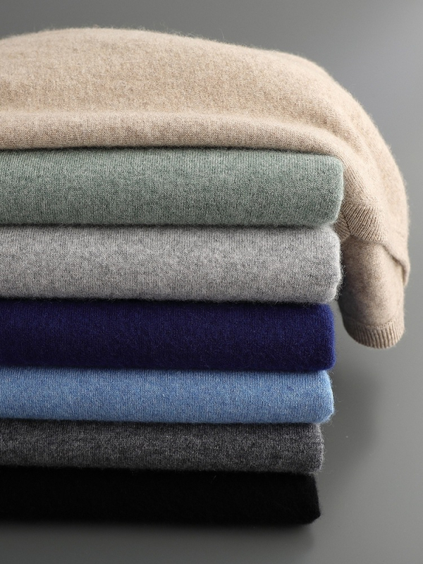 Мъжки кашмирен пуловер с V-образно деколте, корейски стил, прилепнал модел; съдържание на кашмир 41-45%, Зимна колекция 2024