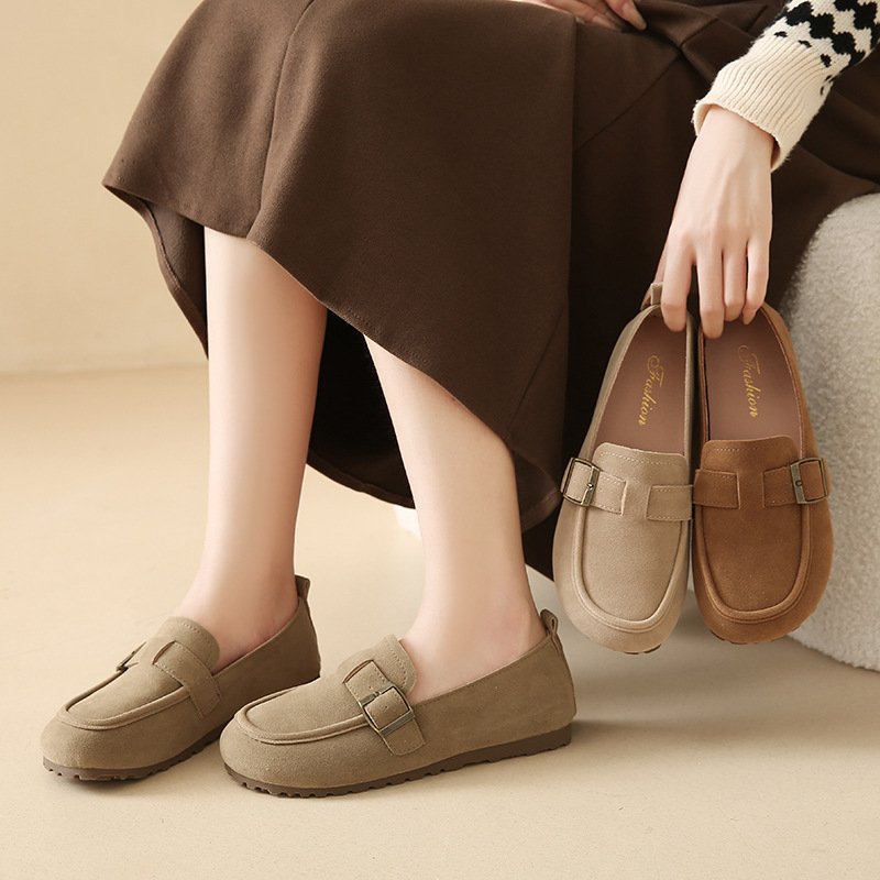 Ženske slip-on ravne cipele s umjetnim plišem na gornjem dijelu, prugasti uzorak, niska mačja peta, proljeće 2025