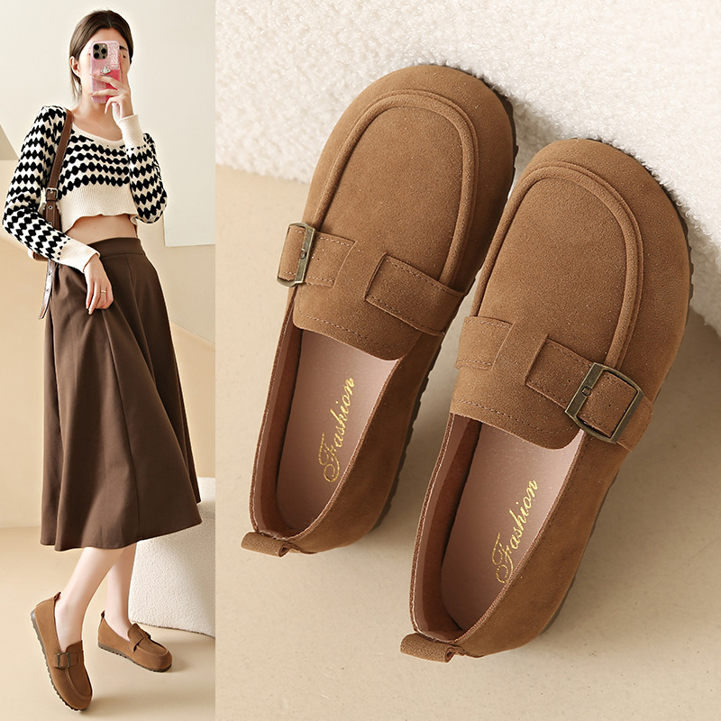 Ženske slip-on ravne cipele s umjetnim plišem na gornjem dijelu, prugasti uzorak, niska mačja peta, proljeće 2025