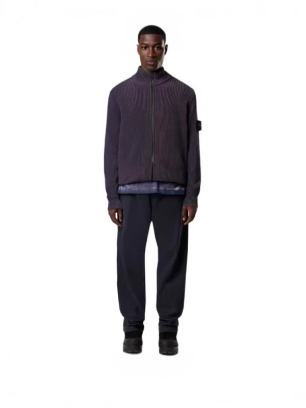 Kardigan od pletenog materijala sa zatvaračem i stojećim ovratnikom, s vezenim logom, širok kroj, akrilna smjesa, antistatički