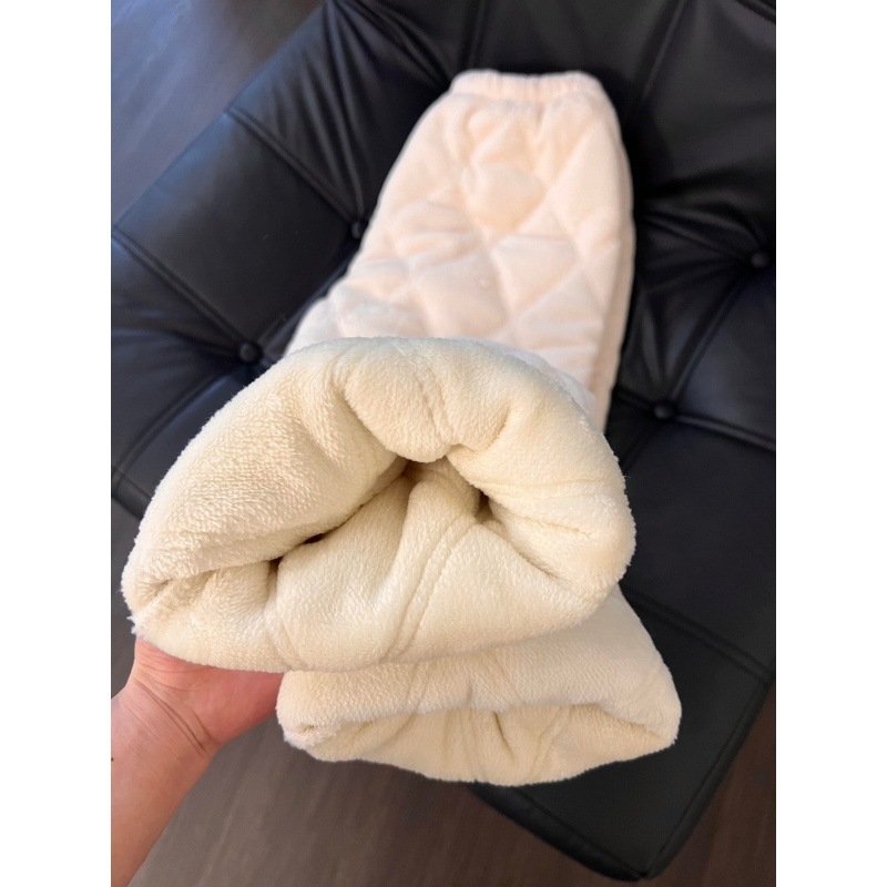 Pidžama set u korejskom stilu s debelim flis podstavom, tkanina 201–250 g/m², okrugli ovratnik, dugi rukavi i hlače, zimska opuštena odjeća