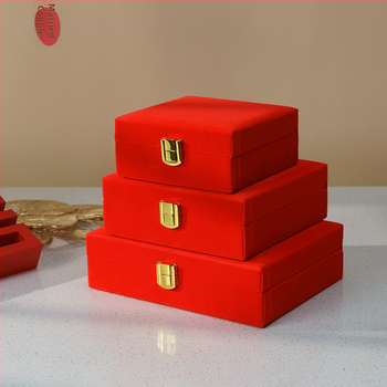 Drvena kutija za nakit s flokiranim unutrašnjim dijelom