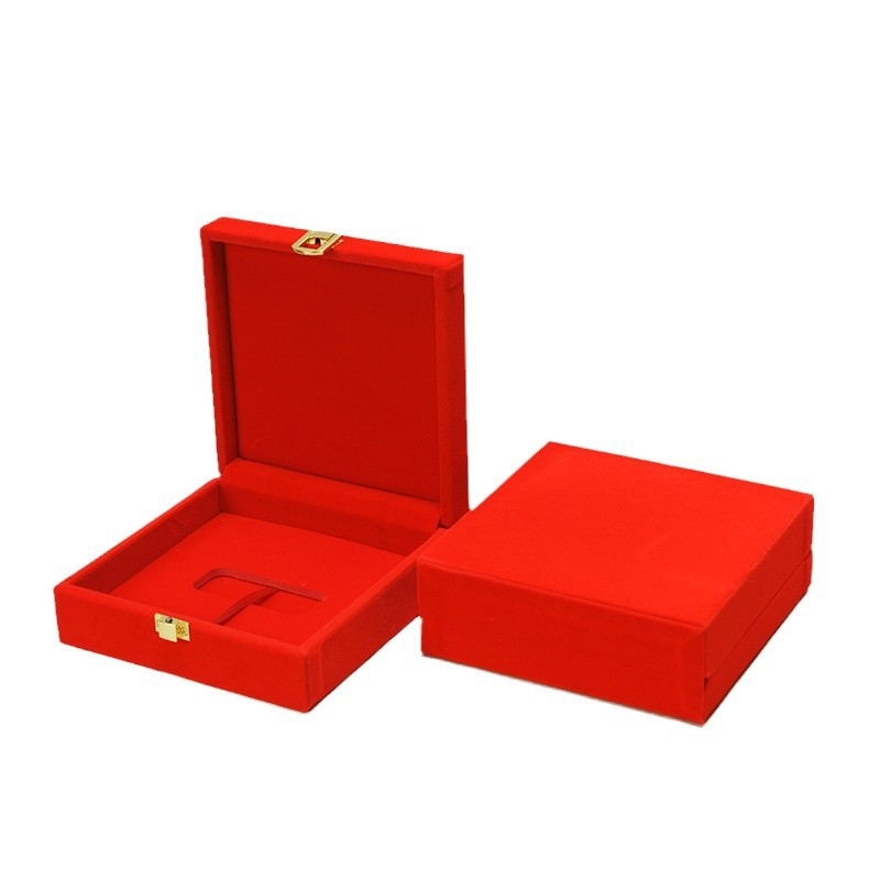 Drvena kutija za nakit s flokiranim unutrašnjim dijelom