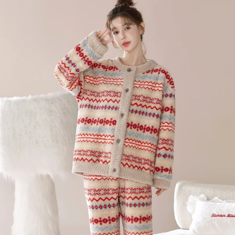 Pidzama set, poluvelur materijal, topao, okrugli ovratnik, dugi rukavi