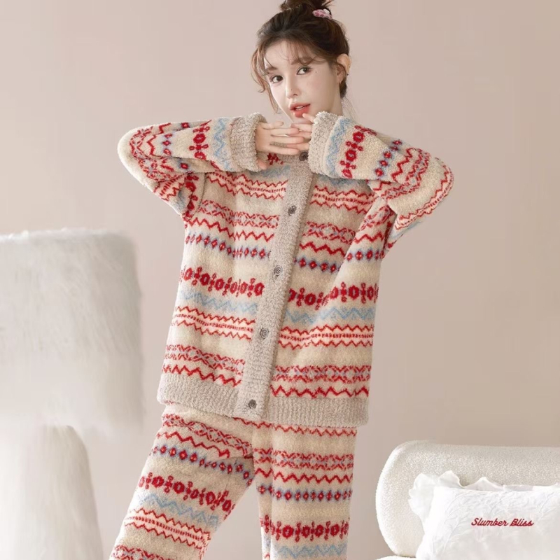 Pidzama set, poluvelur materijal, topao, okrugli ovratnik, dugi rukavi