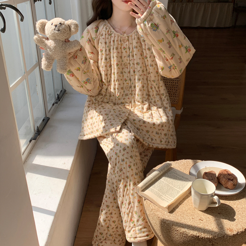 Trojedini kućni pidžama set — Coral Velvet Quilted, debeli materijal, dugi rukavi, hlače, odvojiva kapuljača