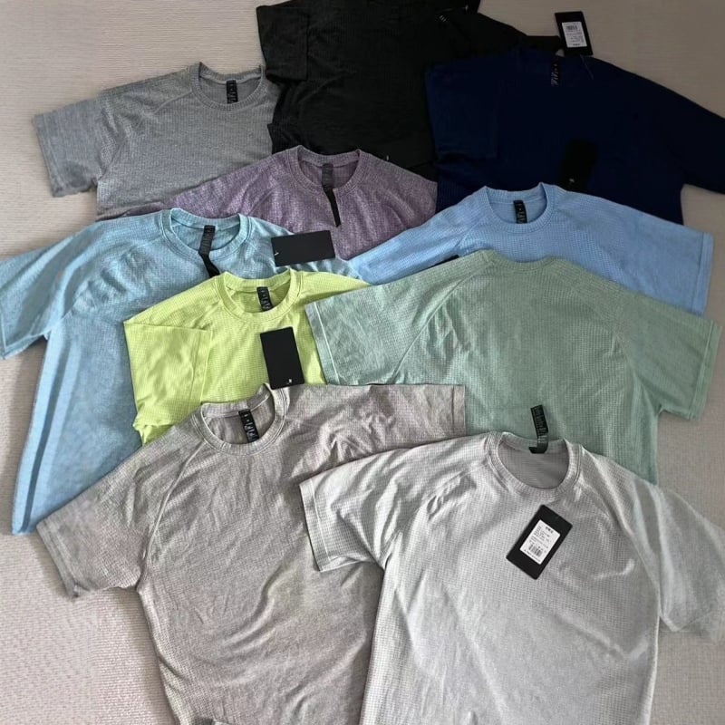 Muški slim-fit kratkih rukava T-shirt s okruglim izrezom (88% poliester, 12% spandex; prozračan, brzo se suši, odvodi vlagu, visoka elastičnost)